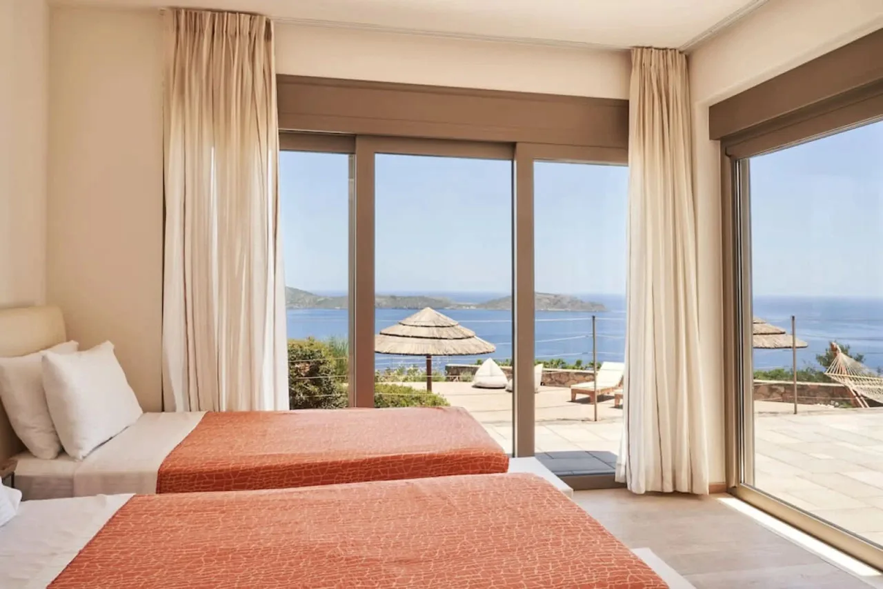 Elegant Minimalist Villa In Crete photo 4
