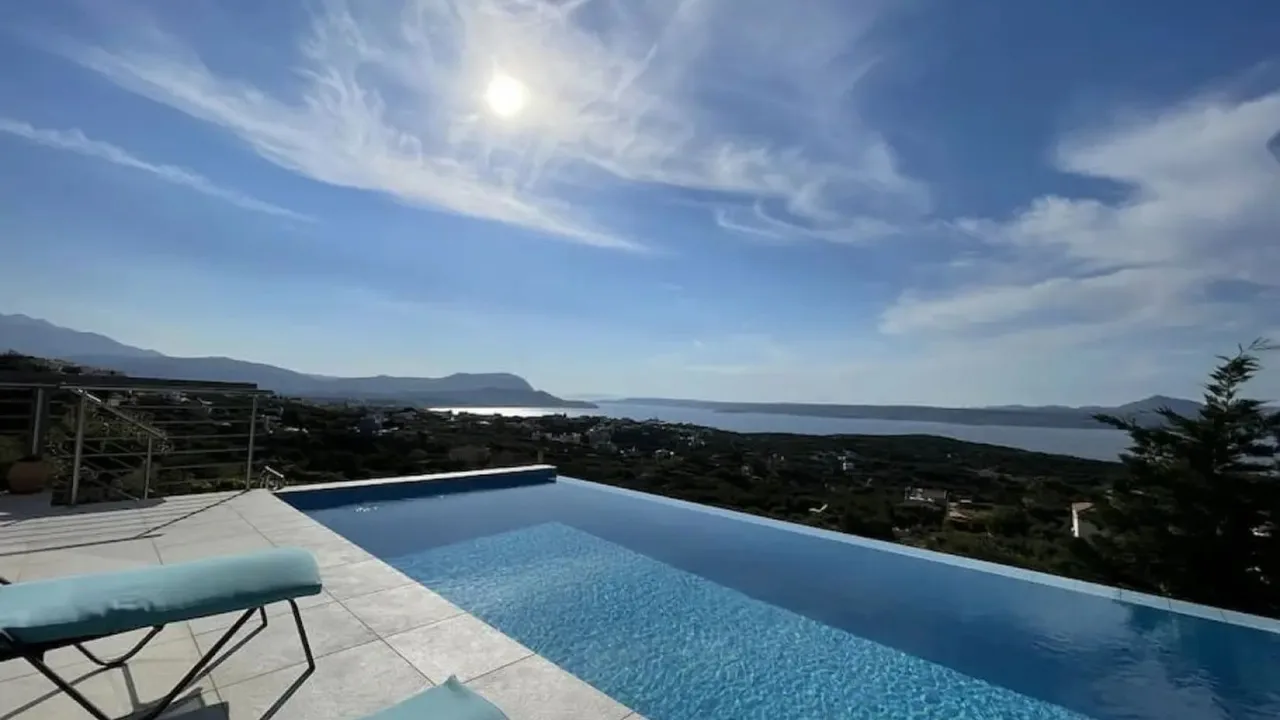 Grandeur Haven With Pool and Panoramic View photo 2