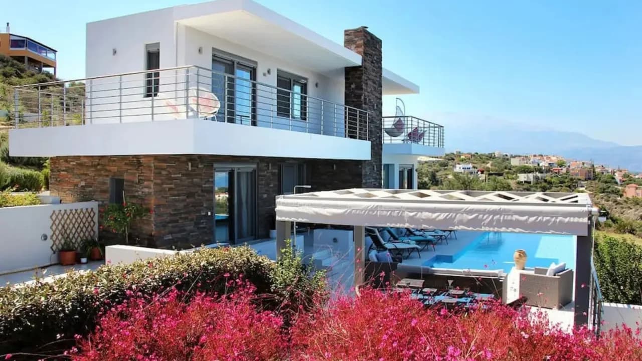 Grandeur Haven With Pool and Panoramic View photo 3