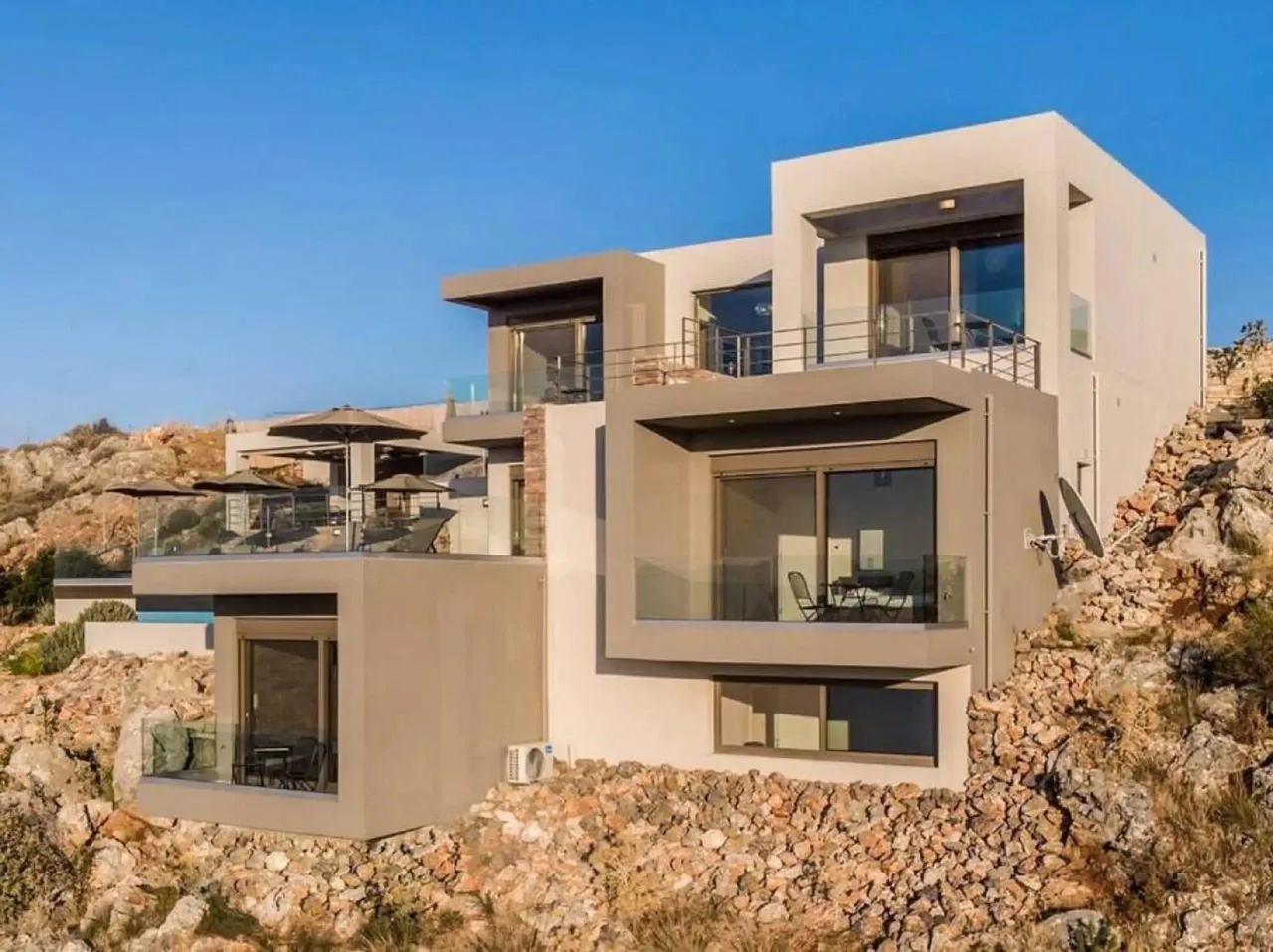 4BR Villa In Luxurious And Serene Setting photo 2