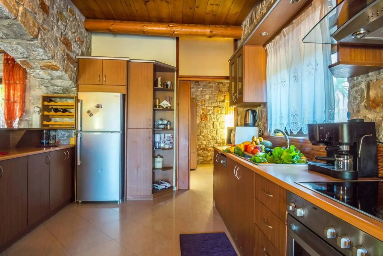 Two-Floor Traditional Stone Villa photo 3