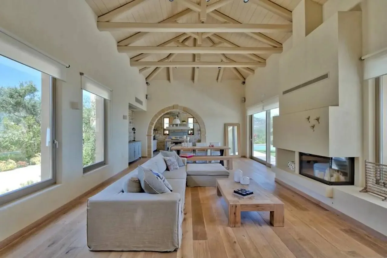 Lavish Villa with Pool, Gym, and Beach Proximity photo 2