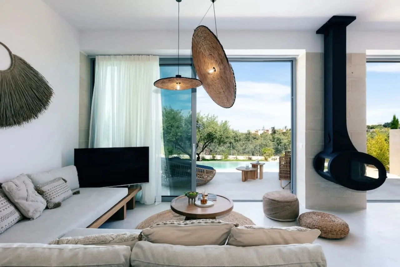 Uniquely Decorated Villa In Bright And Modern Vibe photo 2