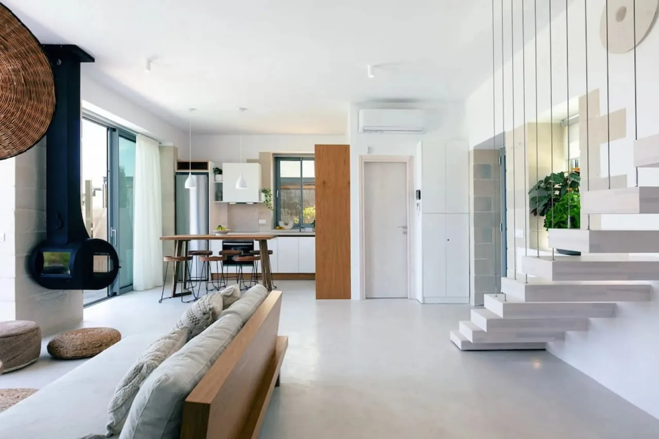Uniquely Decorated Villa In Bright And Modern Vibe photo 3