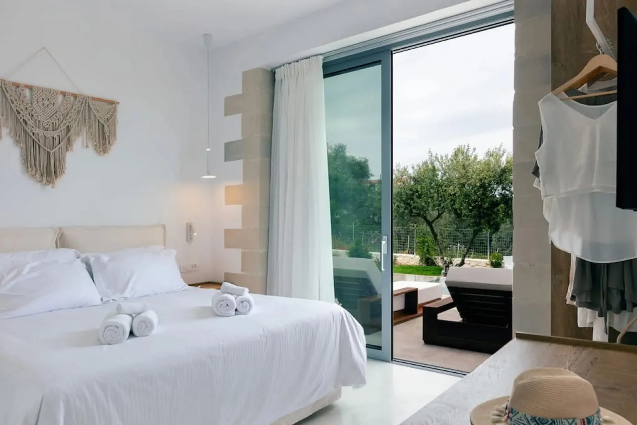 Uniquely Decorated Villa In Bright And Modern Vibe photo 4