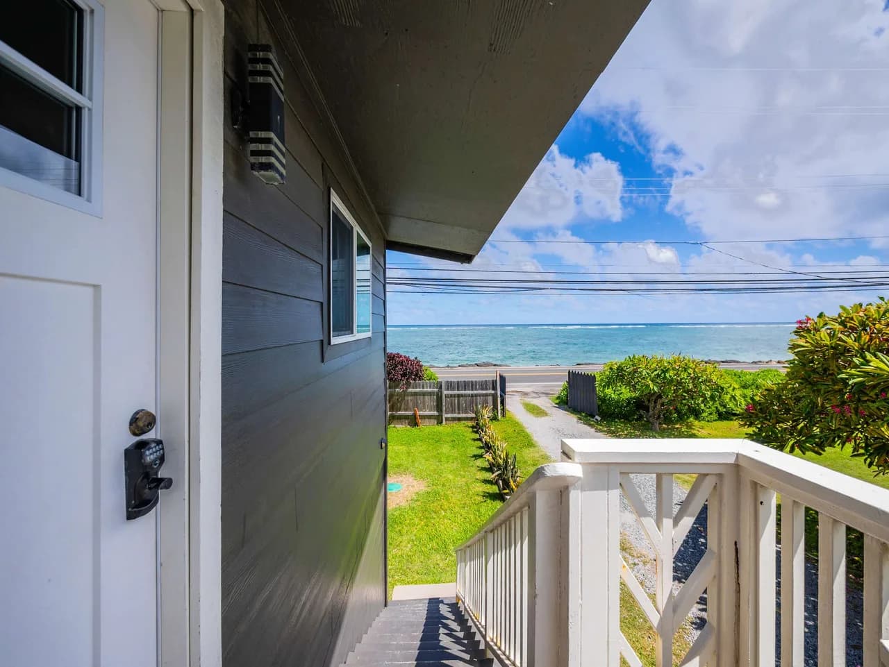 Oceanfront Three Bedroom Villa in Oahu photo 3