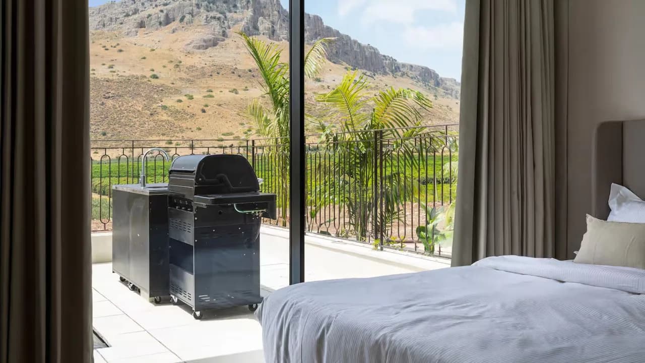Elegant Villa Retreat by Galilee With Pool photo 2
