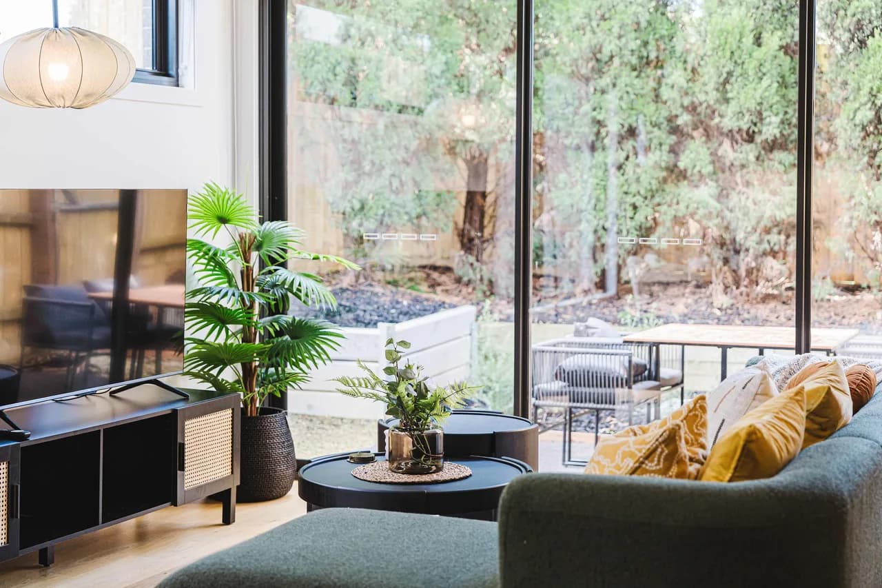 Air-Conditioned Four Bedroom Villa in Victoria photo 4