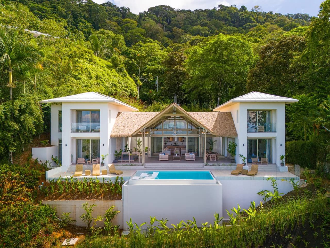 7BR Luxurious Getaway In Magical Tropical Setting