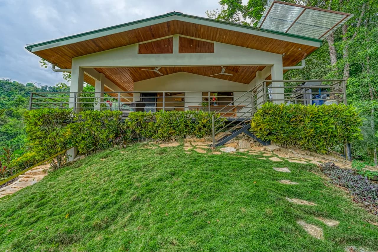 7BR Luxurious Getaway In Magical Tropical Setting photo 2
