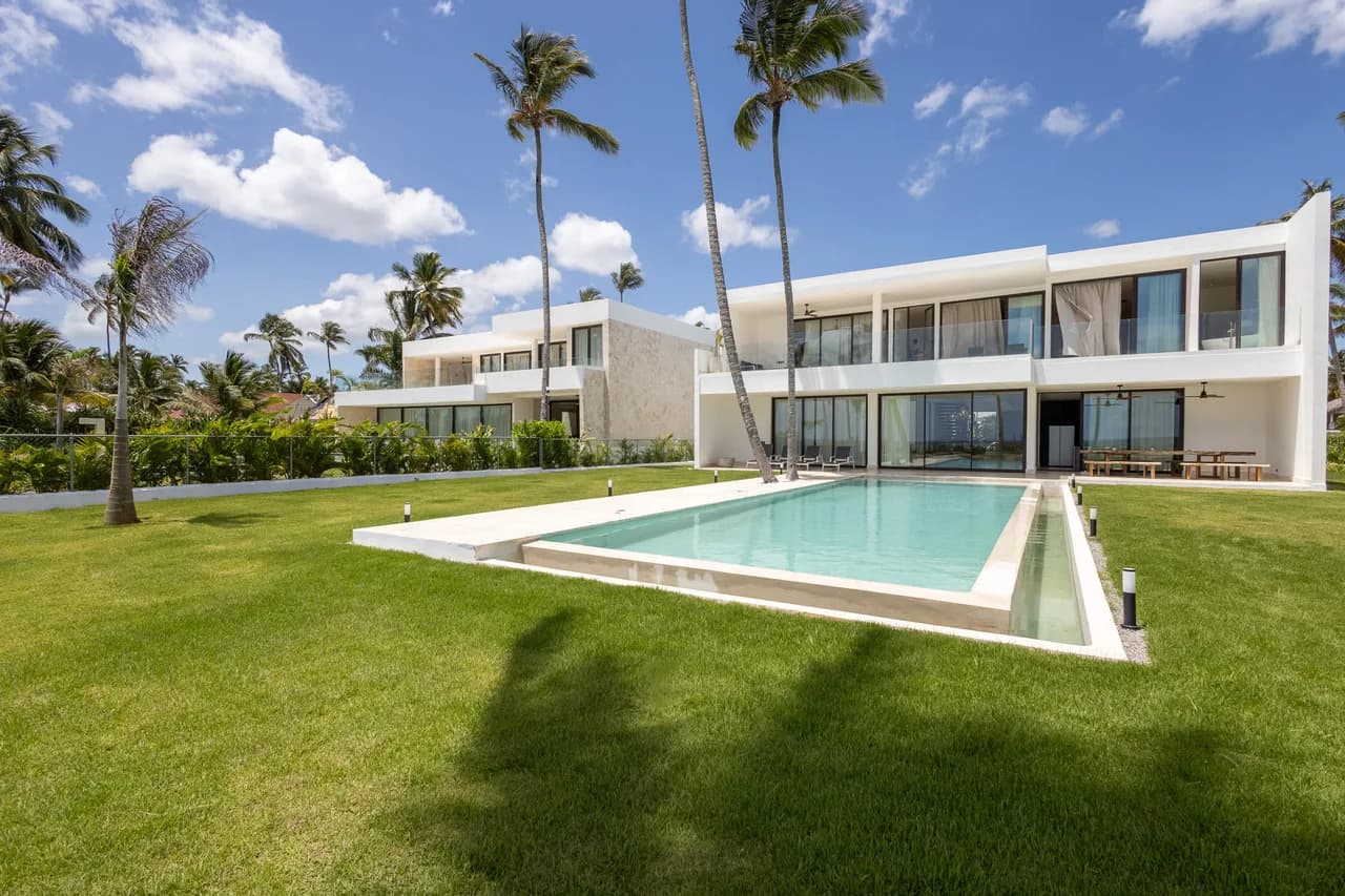 Beachfront Ten Bedroom Villa in Samana photo 2