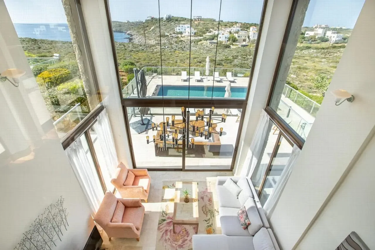 Majestic Seafront Retreat with Swimming Pool photo 2