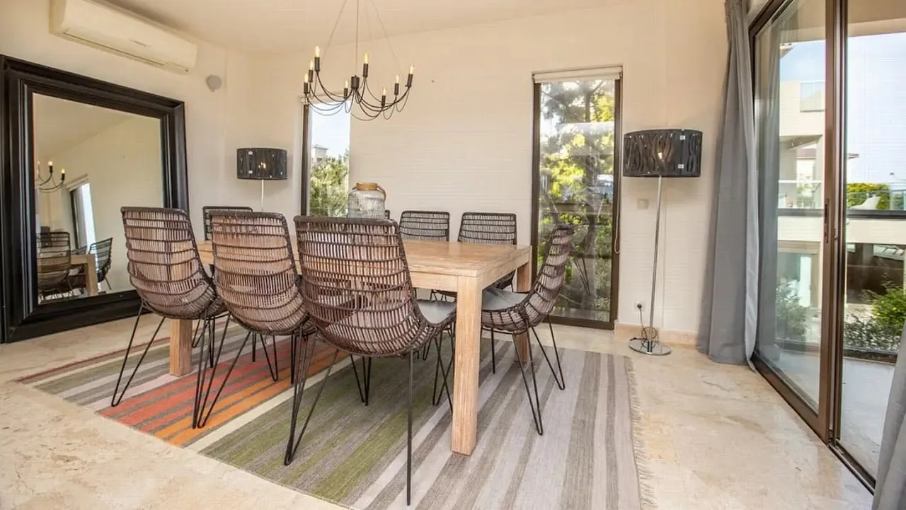 Majestic Seafront Retreat with Swimming Pool photo 3