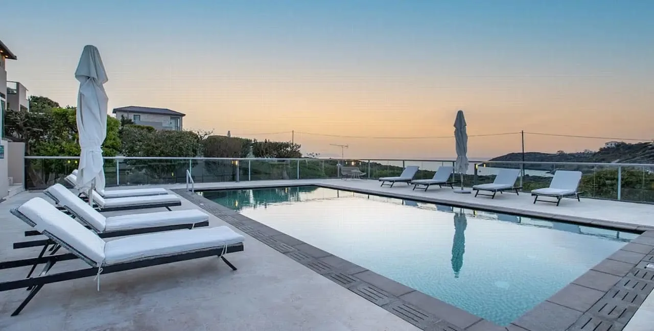 Majestic Seafront Retreat with Swimming Pool photo 5