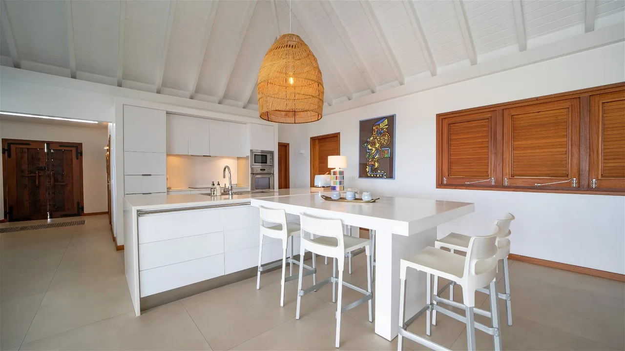 Tropical Bliss with Magnificent Ocean Views photo 3