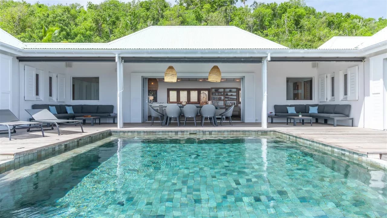Tropical Bliss with Magnificent Ocean Views photo 5