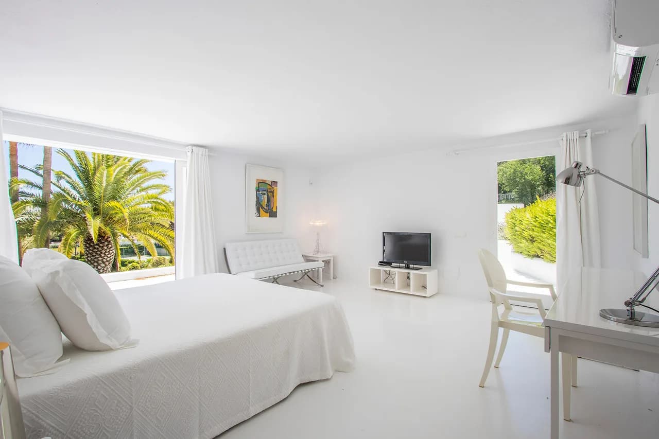 Lavish Ibiza Villa Overlooking Mediterranean Sea photo 5