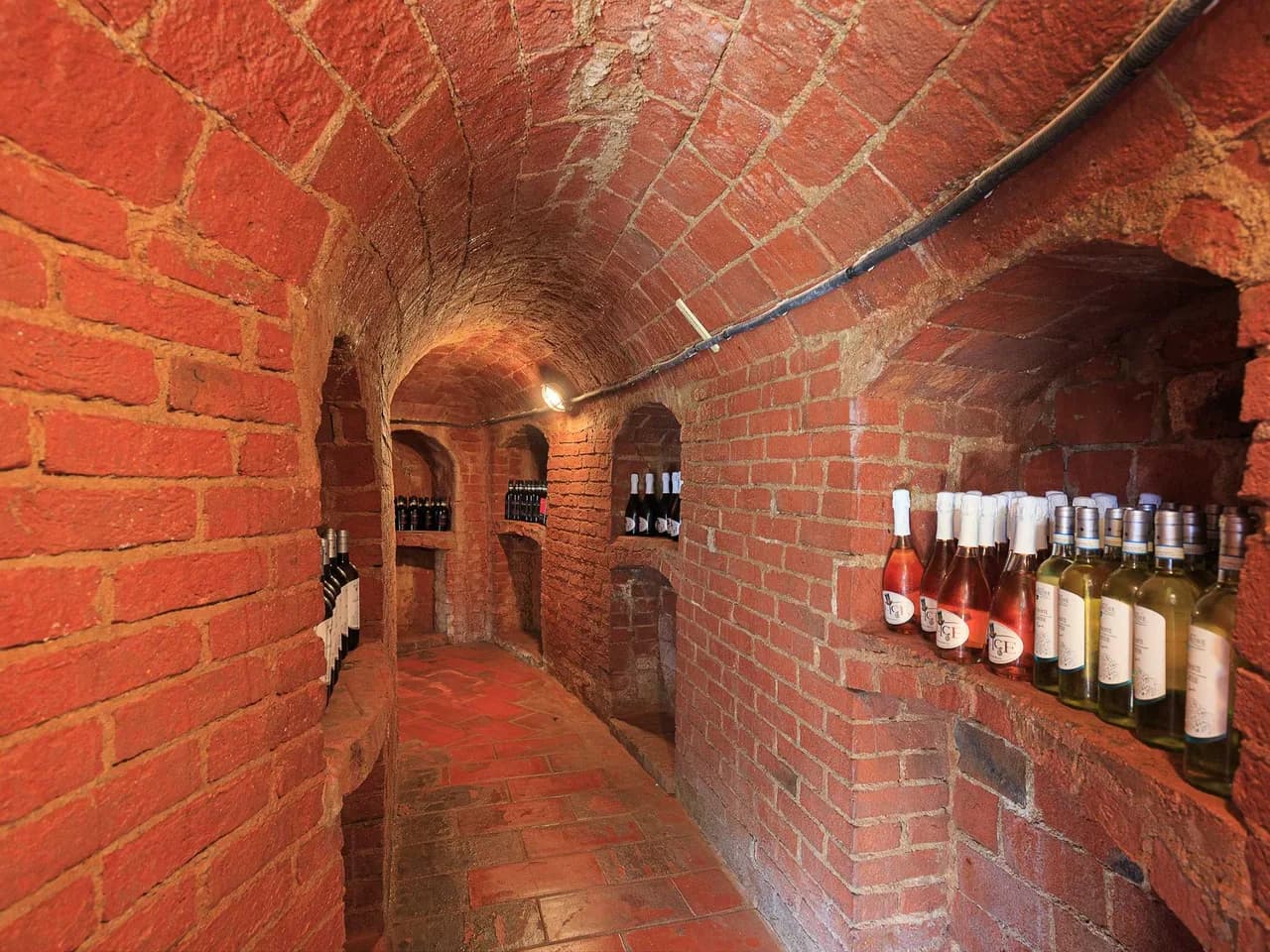 Sweet Farmhouse With Amazing Wine Cellar Hallway photo 2