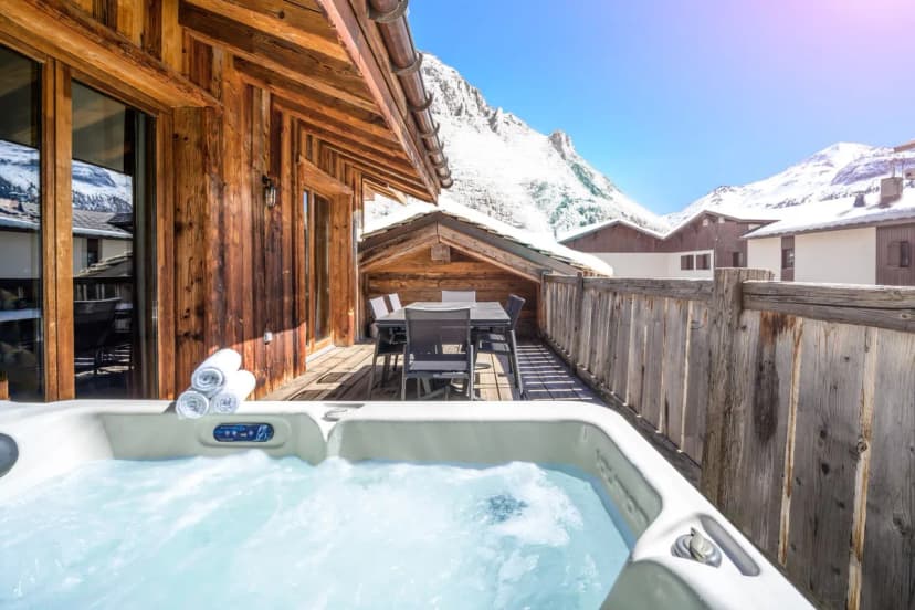 Rustic Contemporary Style Chalet with Hot Tub