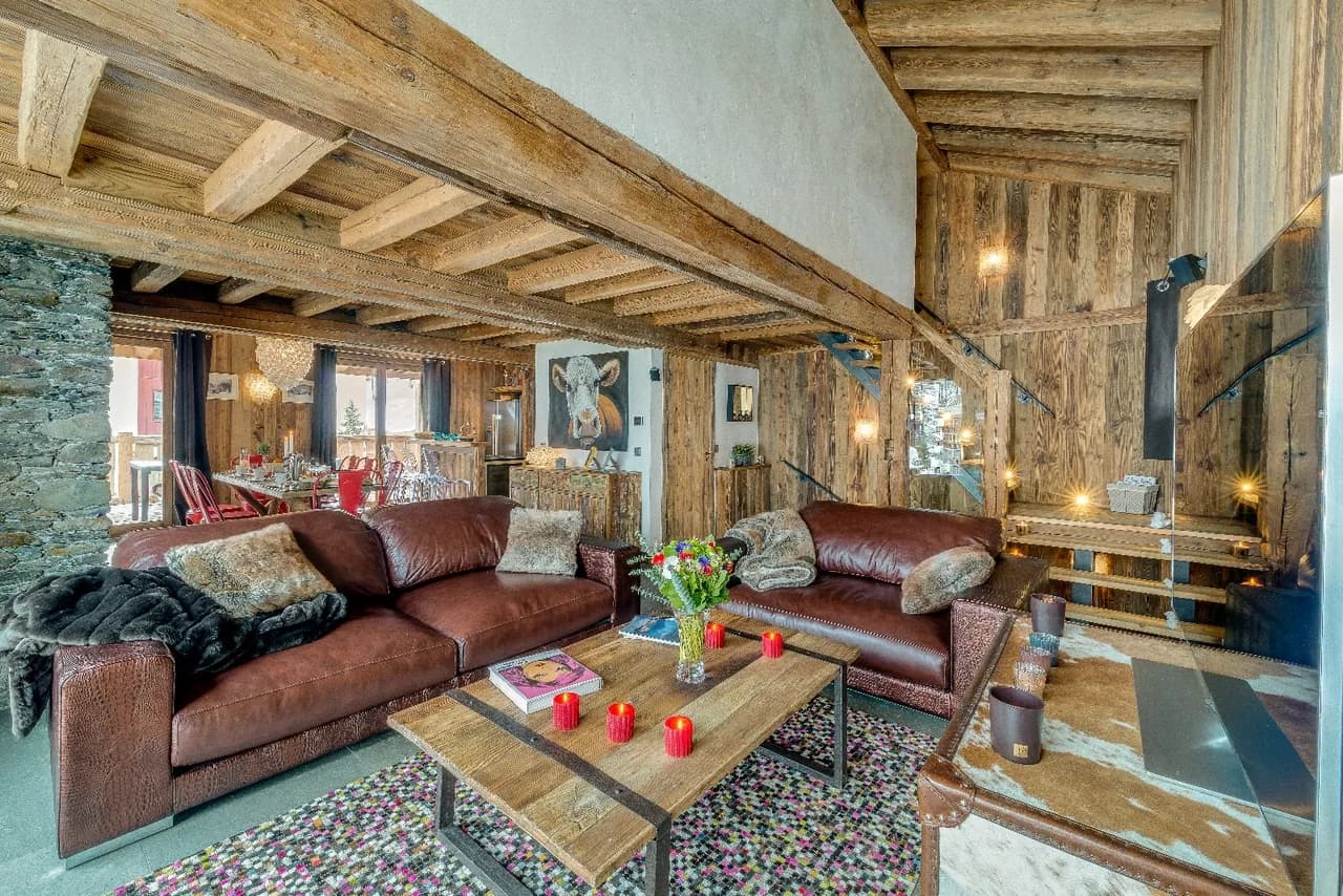Rustic Contemporary Style Chalet with Hot Tub photo 3