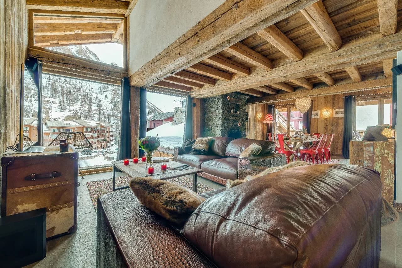 Rustic Contemporary Style Chalet with Hot Tub photo 4