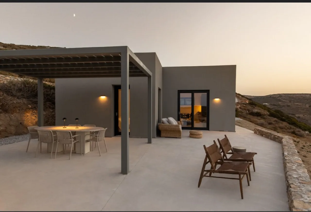Stunning Retreat In Paros With Polished Design photo 5