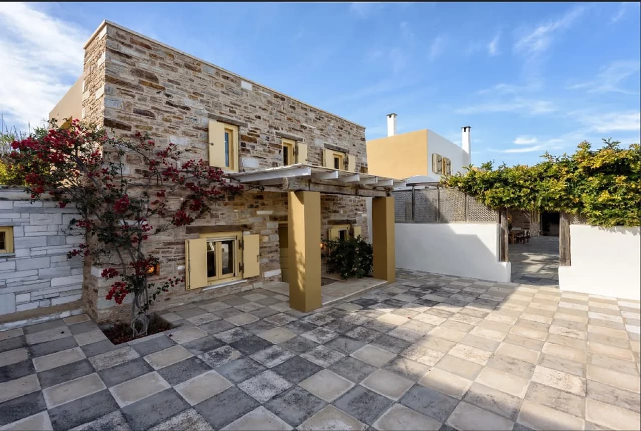 Luxury Escapade: A Vineyard Retreat In Paros photo 3