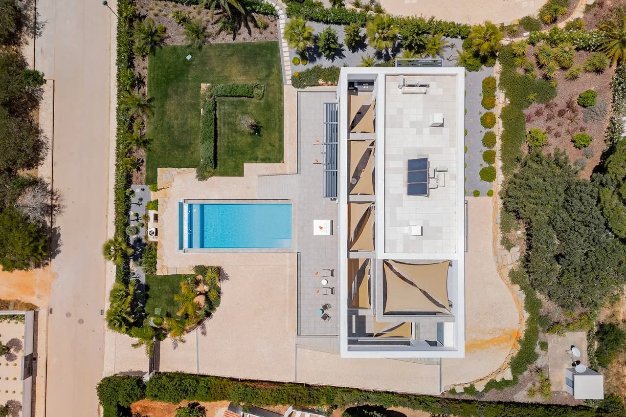 Lavish 4-bedroom Villa In The Area Of Praia Da Luz photo 5