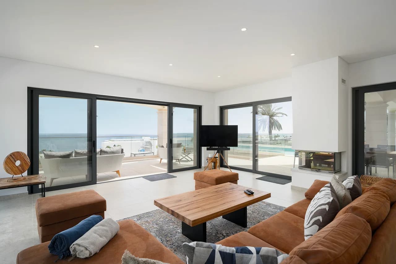 Magnificent 4-bedroom Villa Decorated With Comfort photo 2