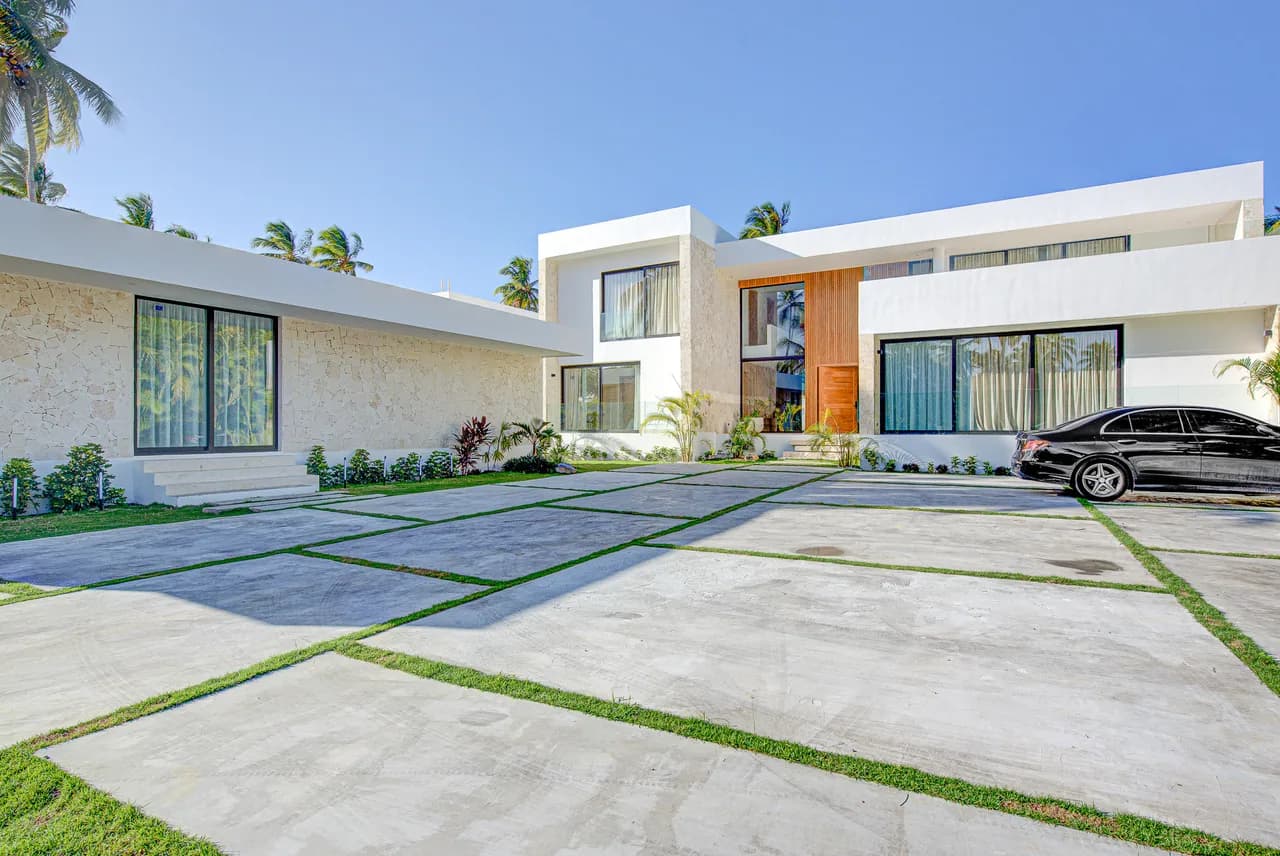 Beachfront Seven Bedroom Villa in Samana photo 5