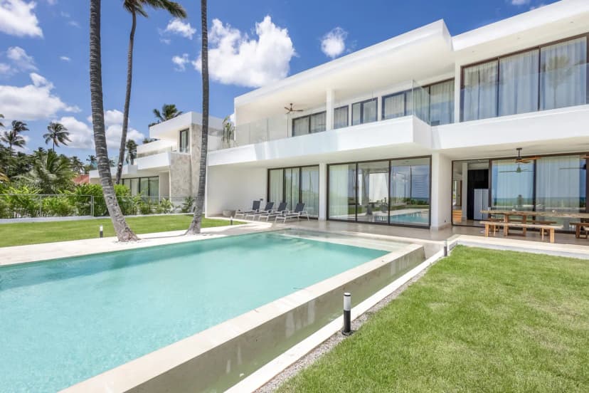 Beachfront Six Bedroom Villa in Samana