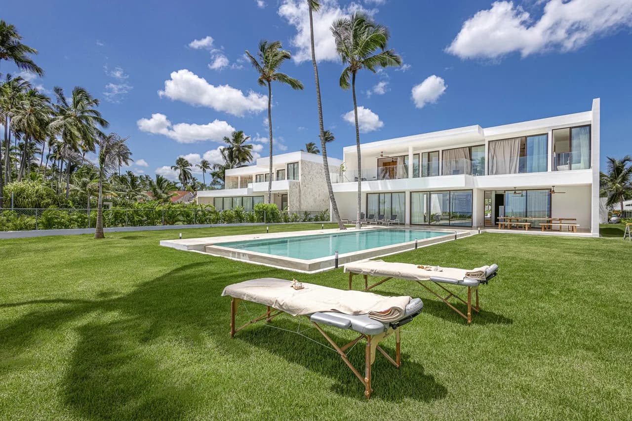Beachfront Six Bedroom Villa in Samana photo 3