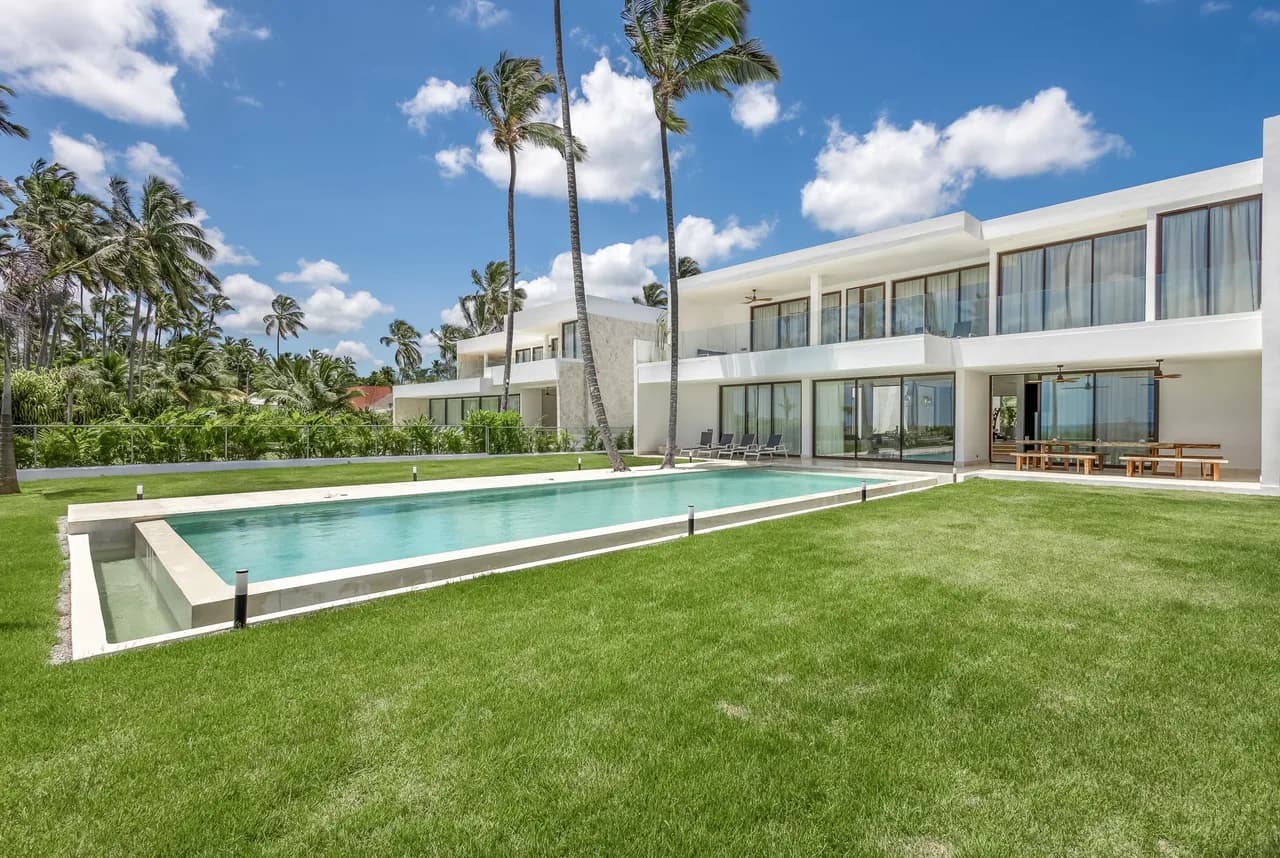 Beachfront Six Bedroom Villa in Samana photo 4