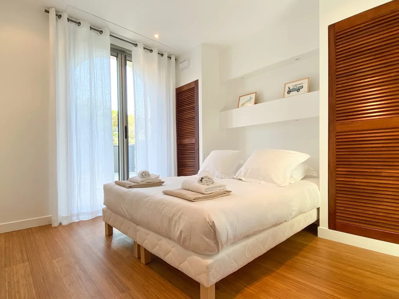 Seven-Bedroom Haven with Pool and Dual Living Area photo 3