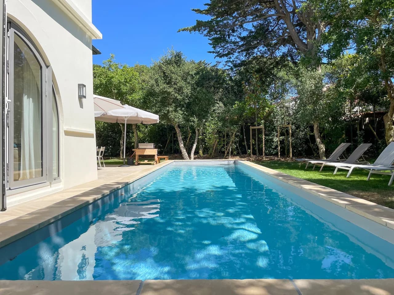 Seven-Bedroom Haven with Pool and Dual Living Area photo 4