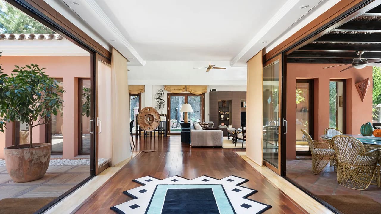 Accessible Beachfront Villa in Marbella photo 3
