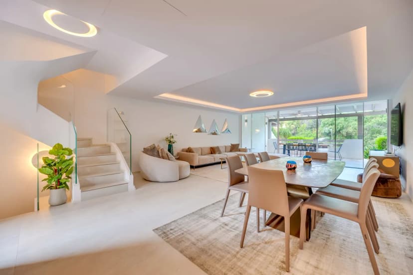 Elegant Townhouse with Communal Pool in Marbella