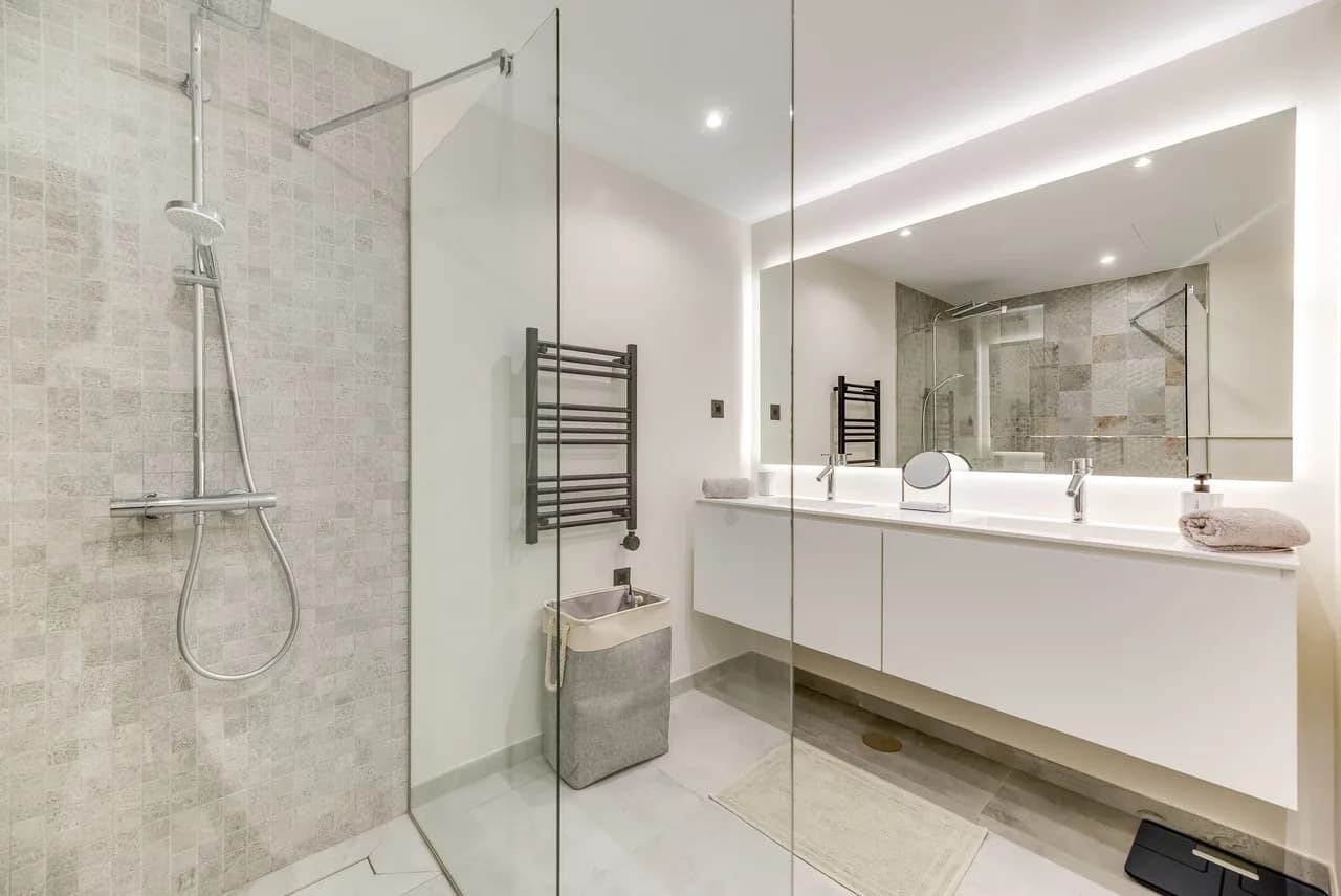 Accessible Five Bedroom Townhouse in Marbella photo 3