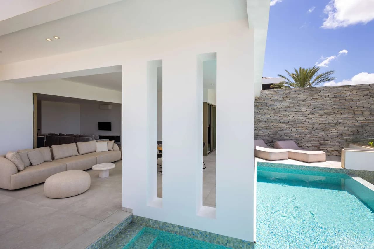 Beachfront Two Bedroom Villa in Sint Michiel photo 4