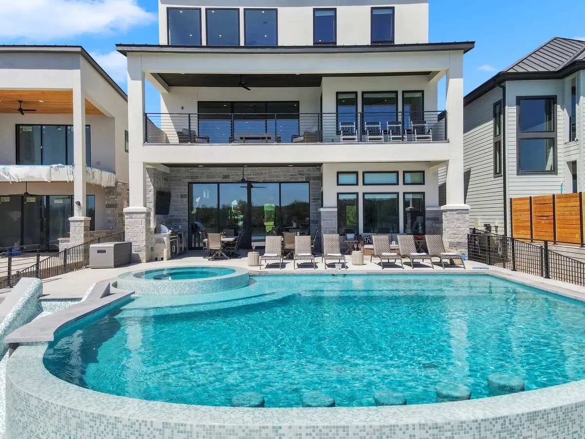 Spacious Six Bedroom Villa in Kingsland Texas photo 3