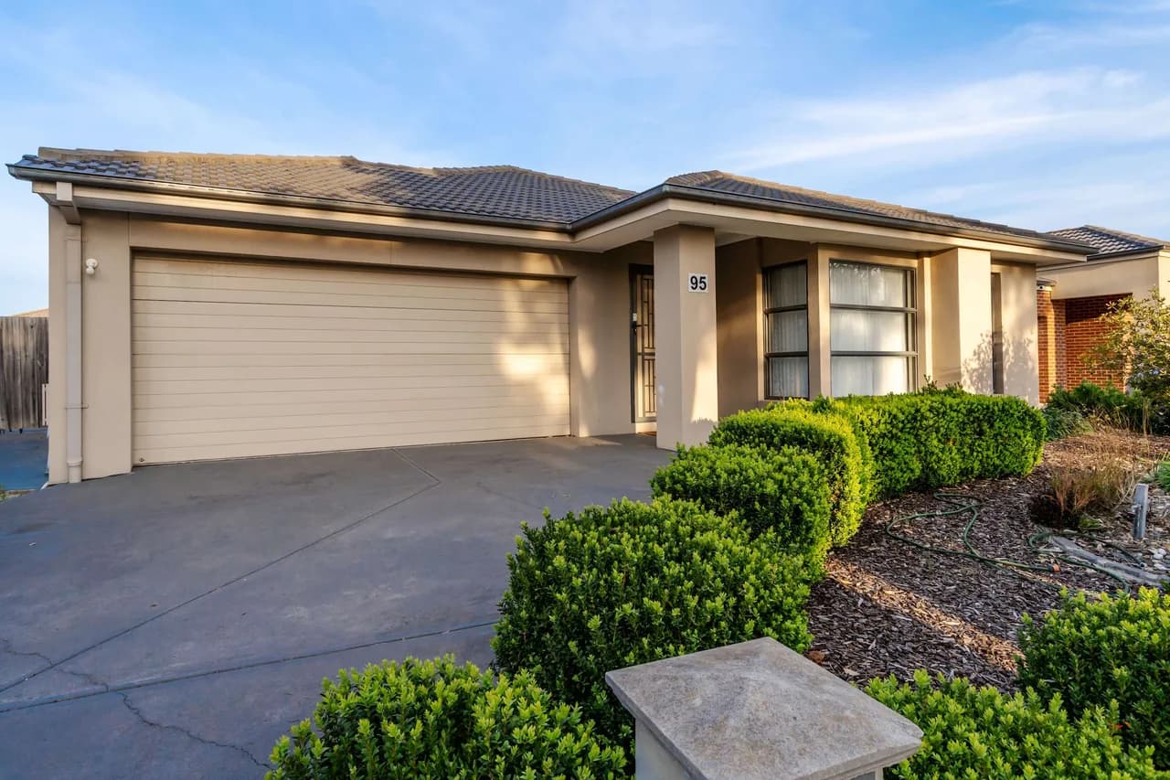 Elegant Four Bedroom Villa in Point Cook Victoria