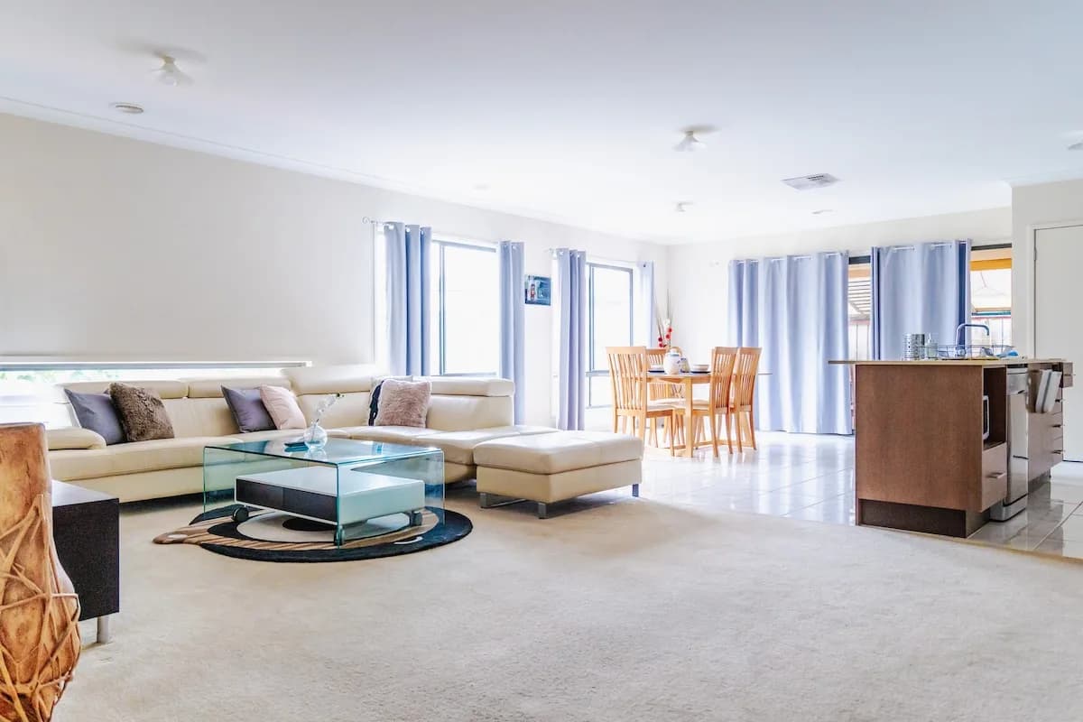Elegant Four Bedroom Villa in Point Cook Victoria photo 2