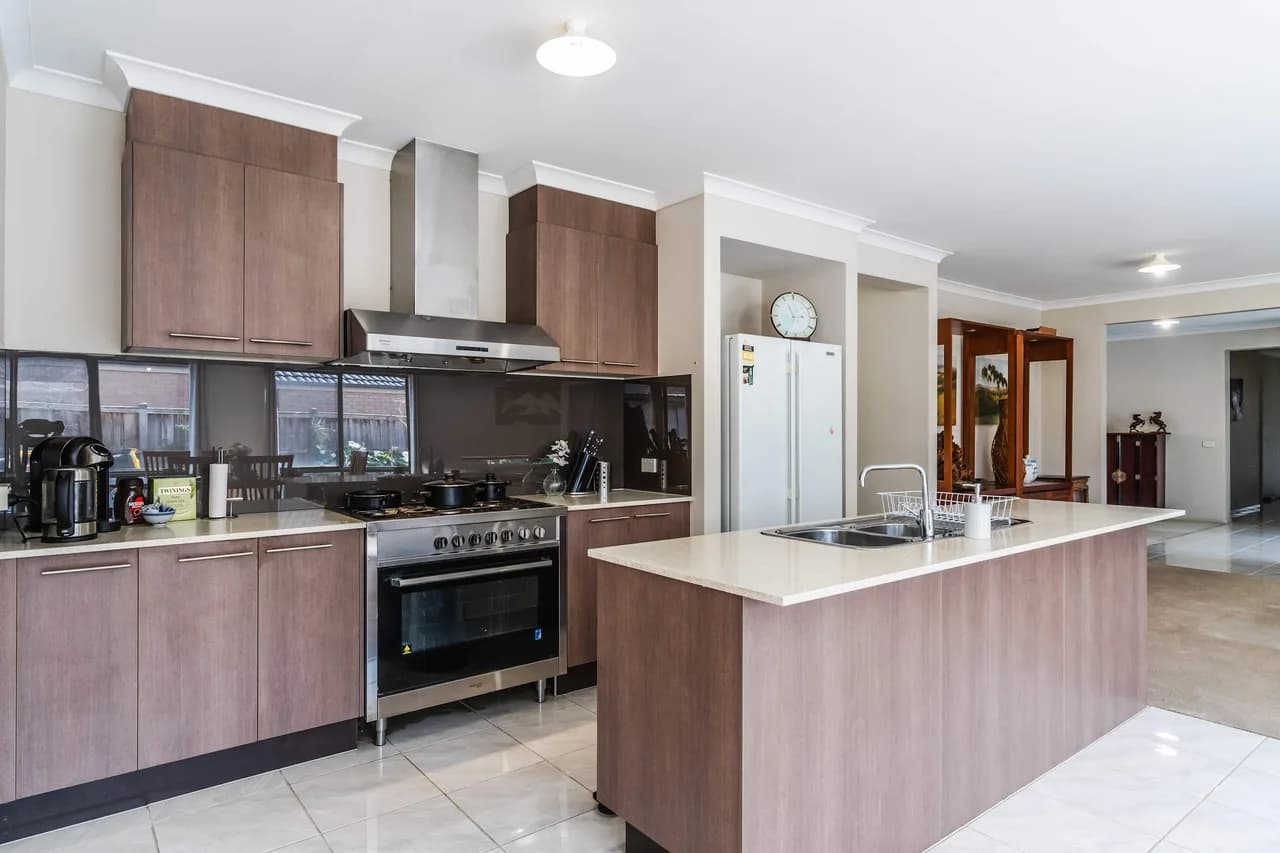 Elegant Four Bedroom Villa in Point Cook Victoria photo 5