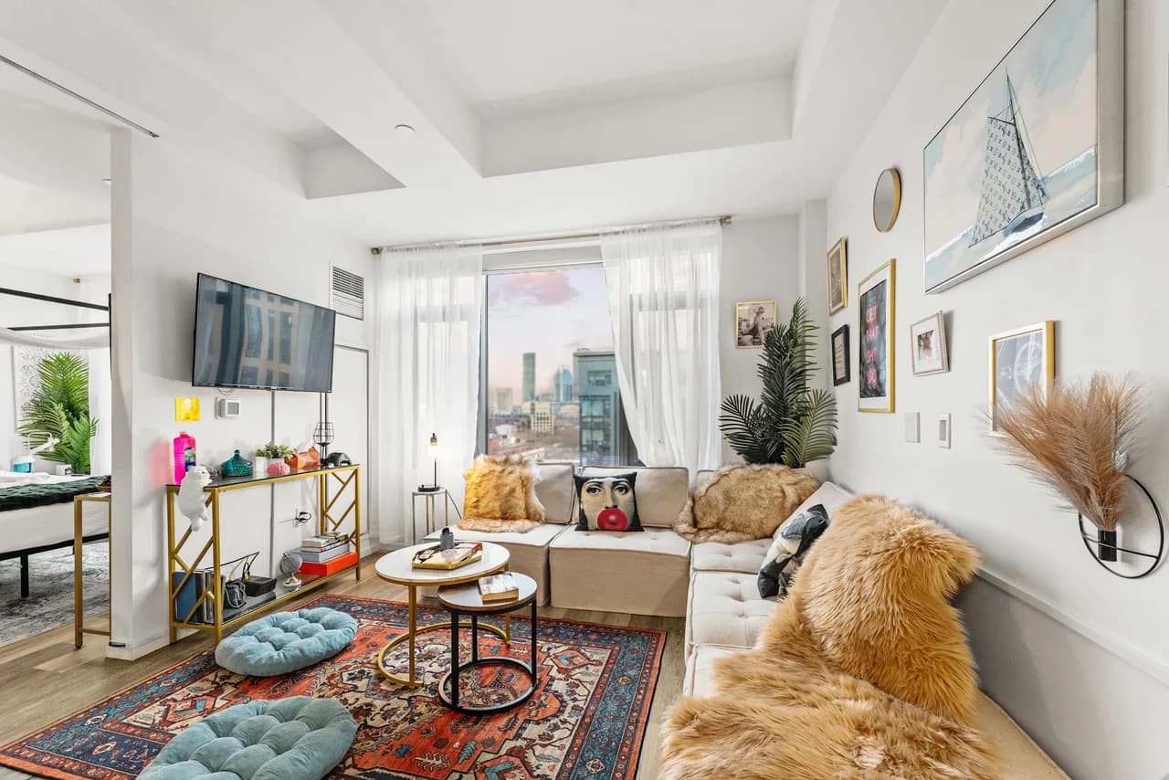 Cozy Fireplace Villa in Boston Area photo 4