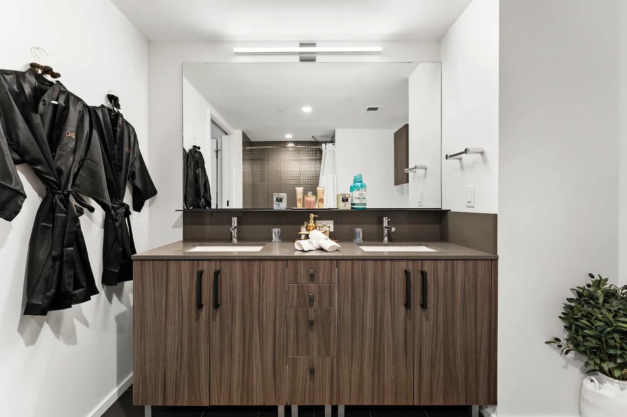 Modern Two Bedroom Suite in Boston Area photo 4