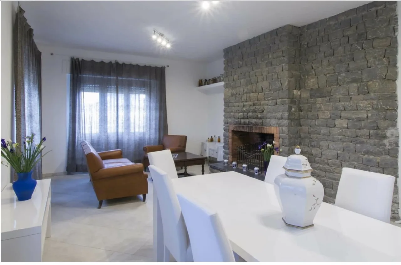 Stunning Italian Villa With Great Mountain Views photo 5