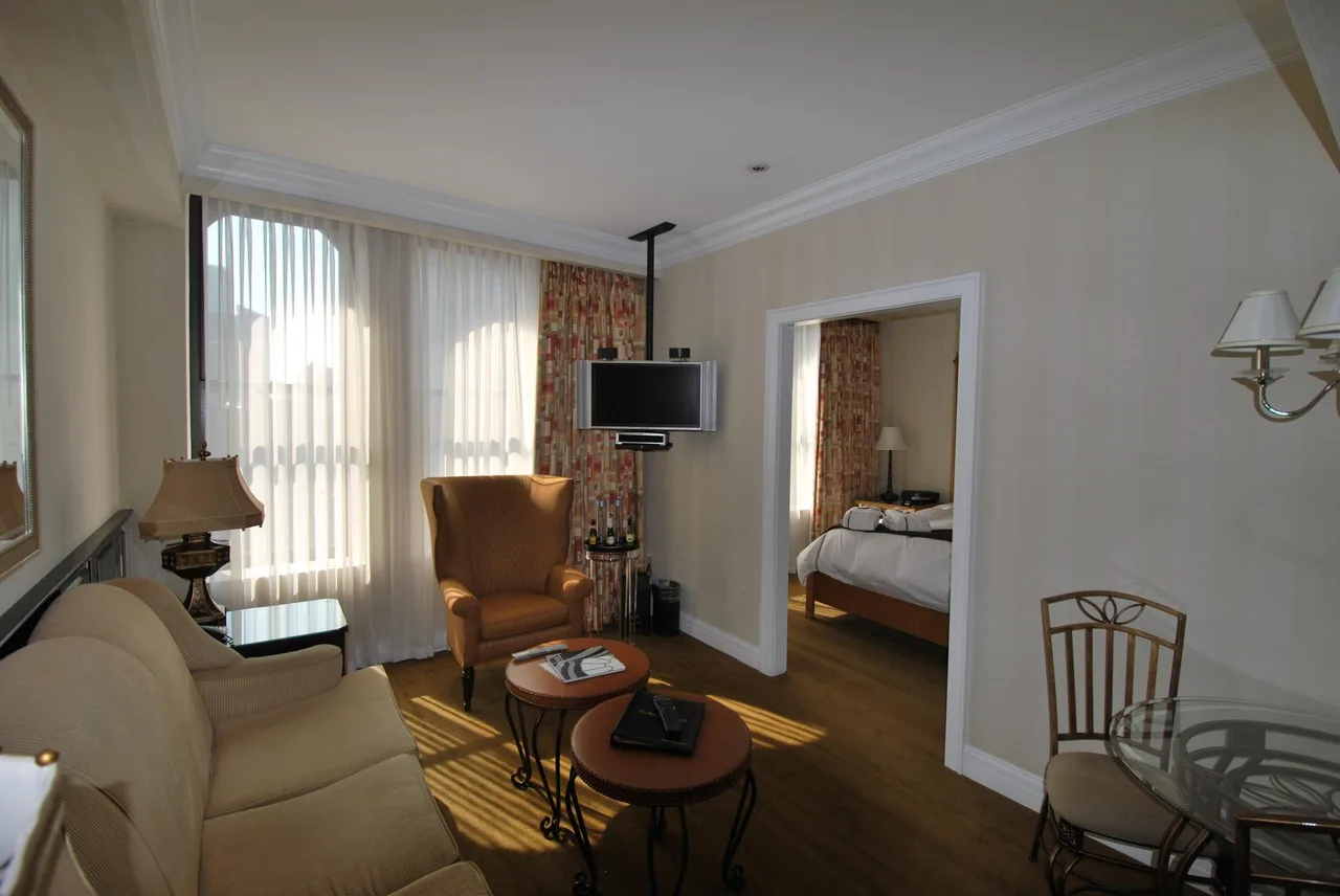 Stylish 1BR 3 Blocks to Central Park photo 2