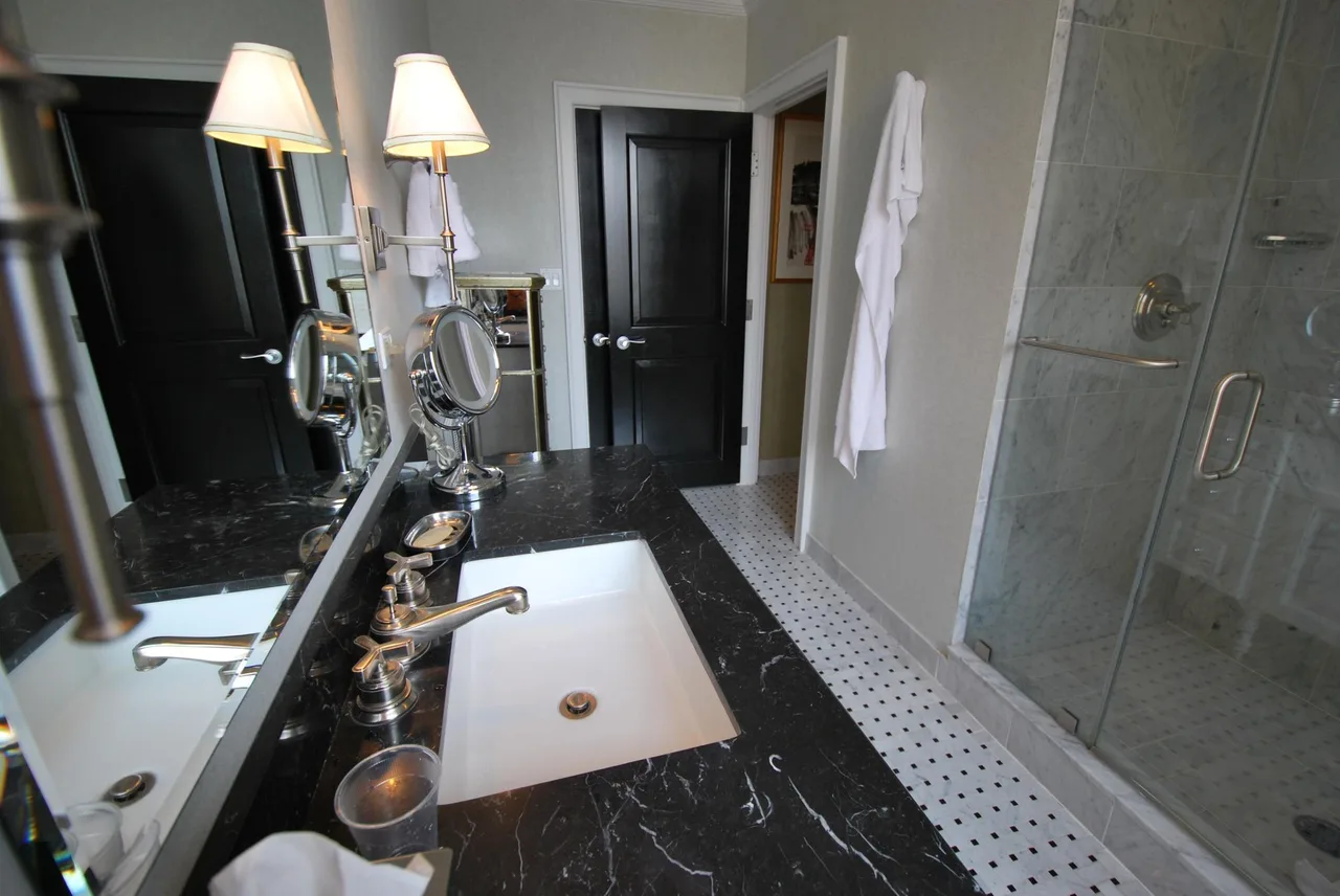 Stylish 1BR 3 Blocks to Central Park photo 4