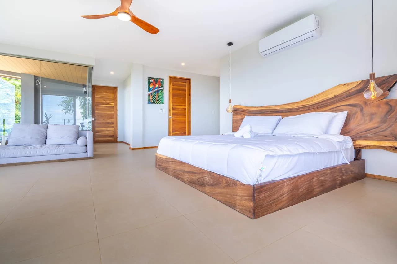 Secluded Luxury Villa with Stunning Views photo 3
