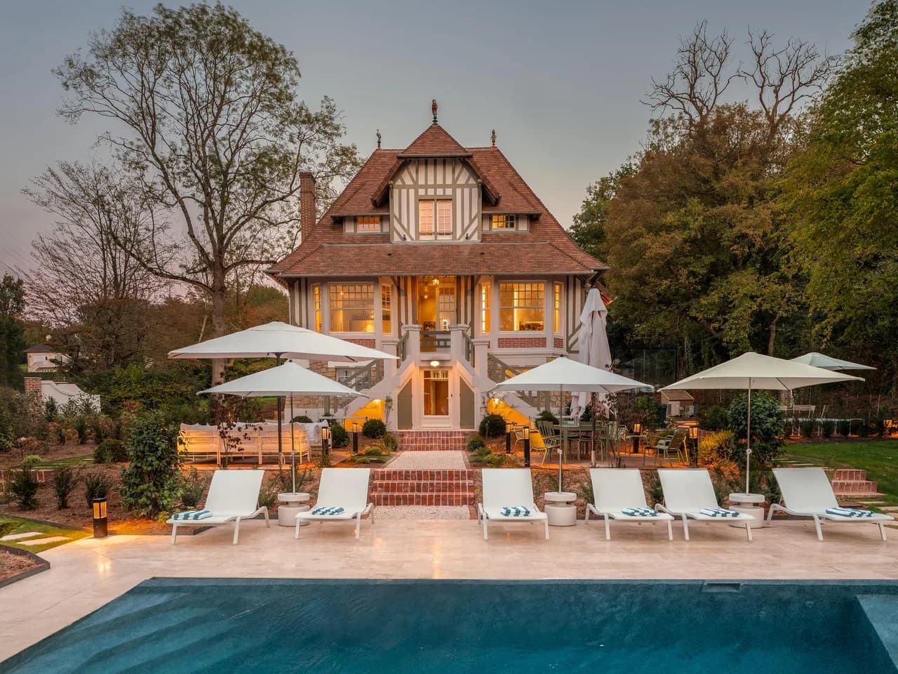 Luxury Villa with Jacuzzi in Villers Normandy